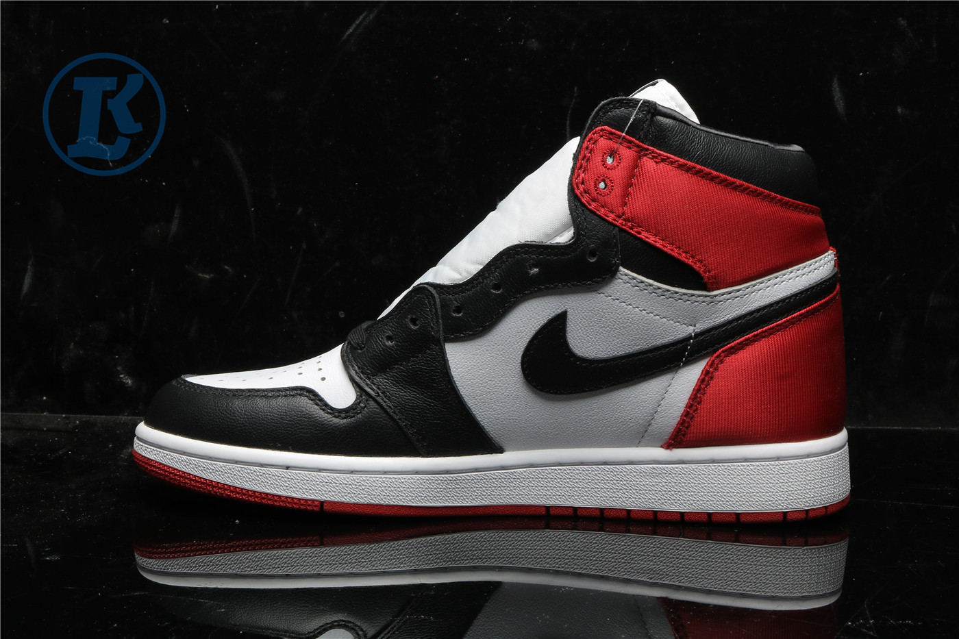 Jordan 1 Retro High  Satin Black Toe